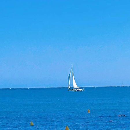 Apartamentos Playa Badalona Luaran gambar