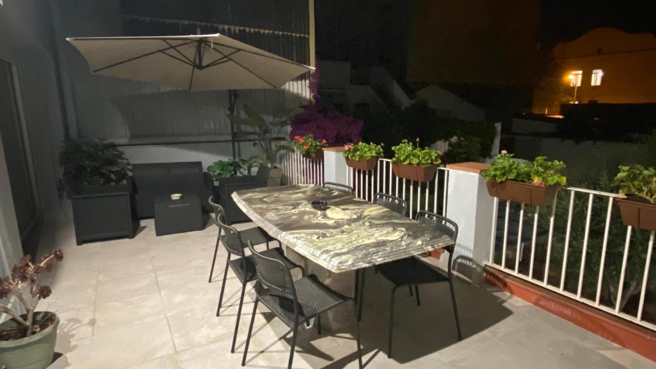 Apartamentos Playa Badalona Luaran gambar