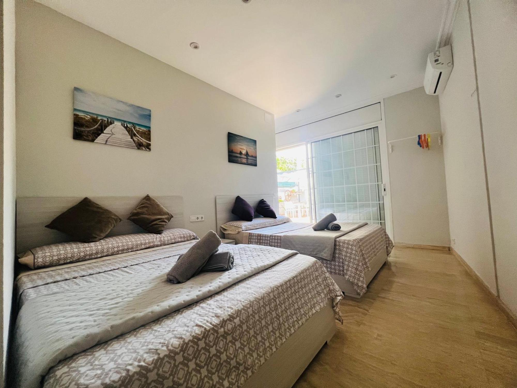 Apartamentos Playa Badalona Luaran gambar