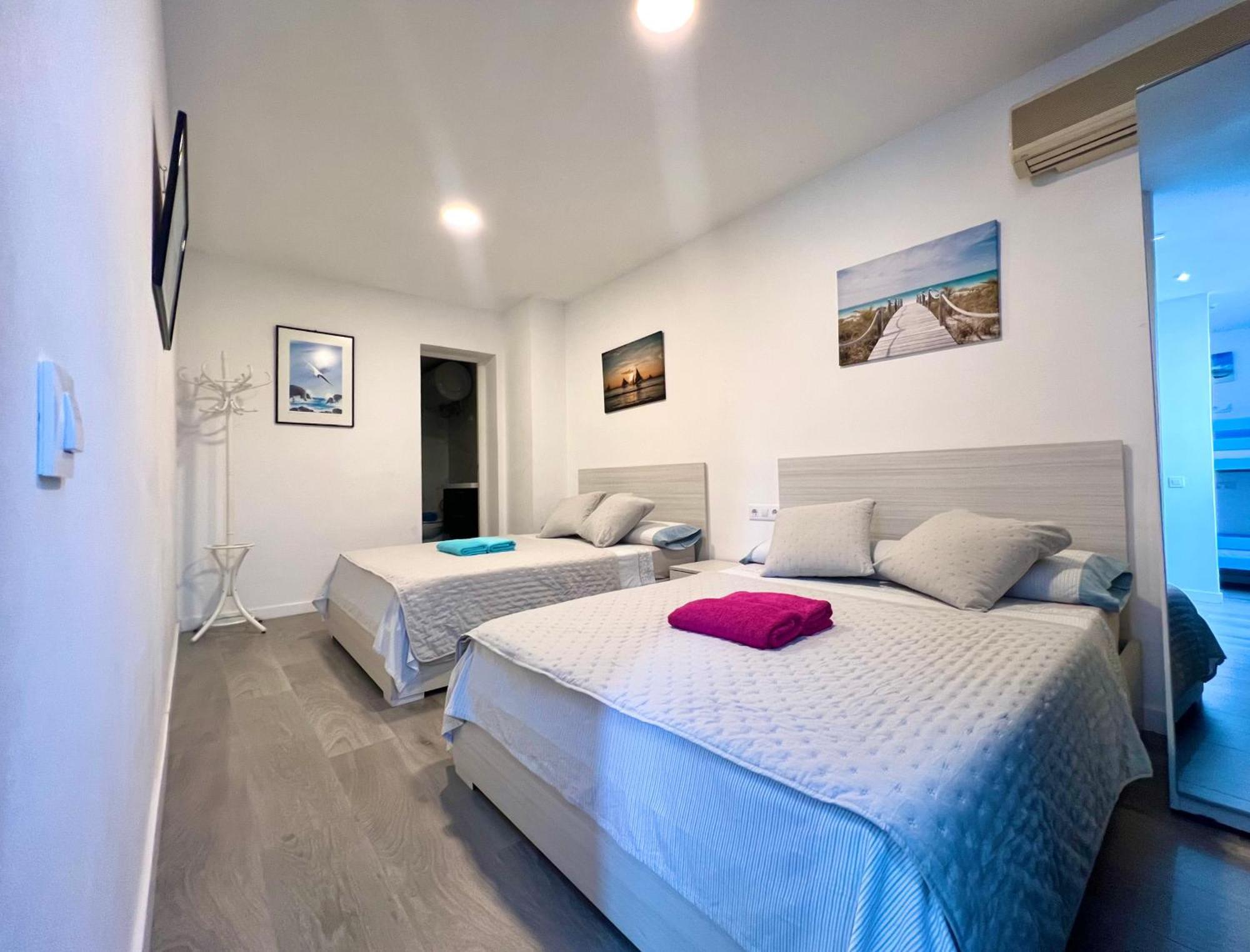 Apartamentos Playa Badalona Luaran gambar