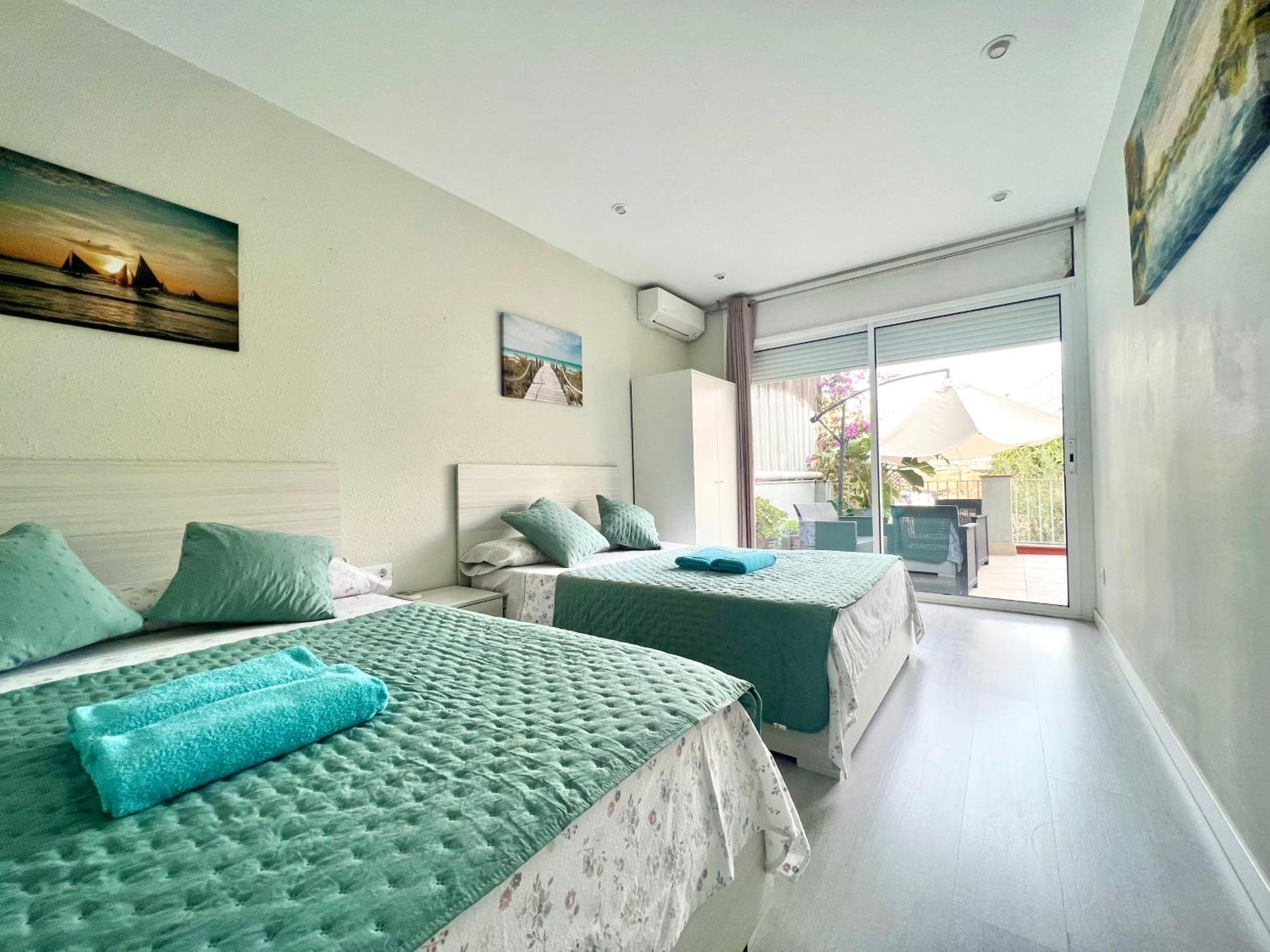 Apartamentos Playa Badalona Luaran gambar